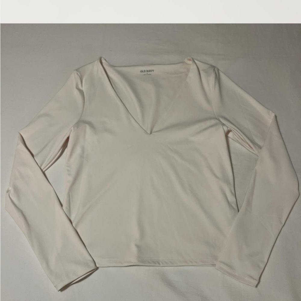 Old Navy Women's Cream Long Sleeve V-Neck Blouse